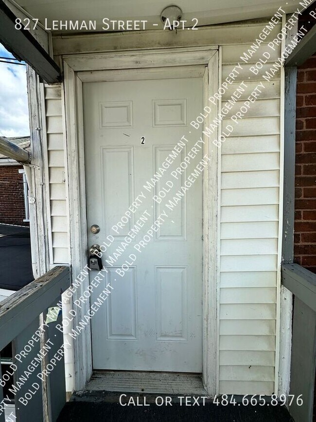 Building Photo - 827 Lehman St