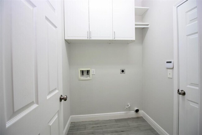 Building Photo - 5503 Medallion Pointe Ct