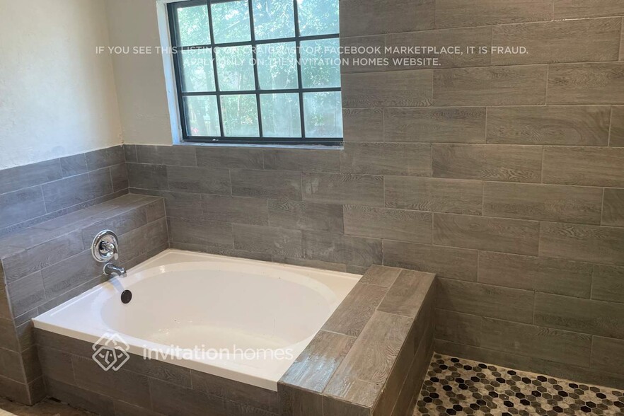 Building Photo - 16907 Elmwood Glen Ct