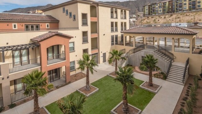 Building Photo - 150 W Castellano Dr