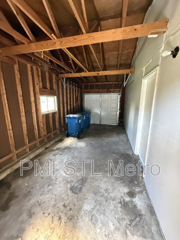Building Photo - 10557 Castle Dr