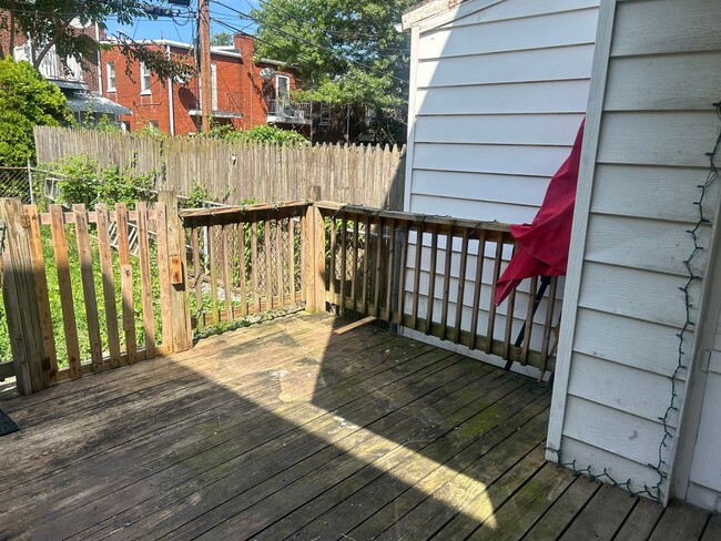 Building Photo - 3 Bedroom 1 Bath Home with Fenced Backyard