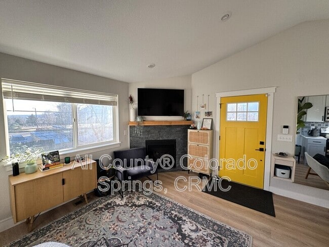 Building Photo - 824 S Logan Ave