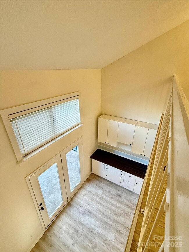 Building Photo - 6130 Heathstone Ln