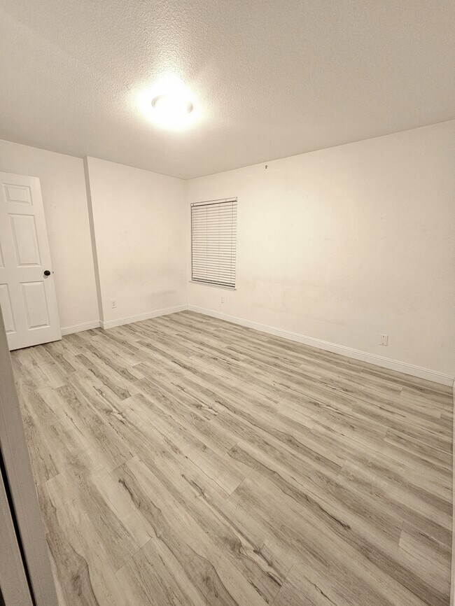 Building Photo - 3768 W Benjamin Holt Dr