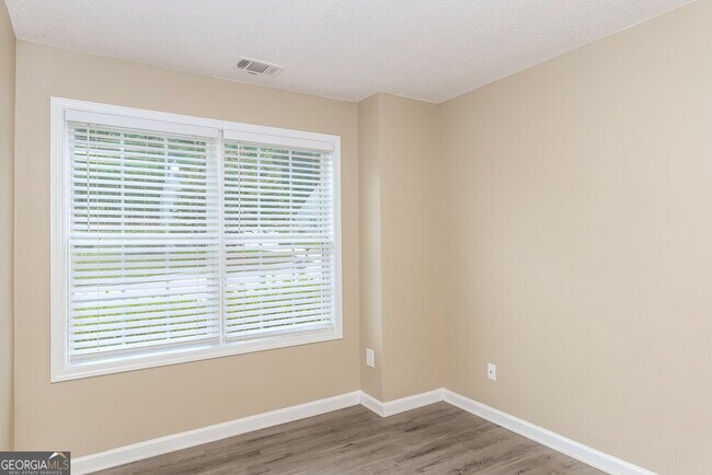 Building Photo - 2045 Ivy Ln