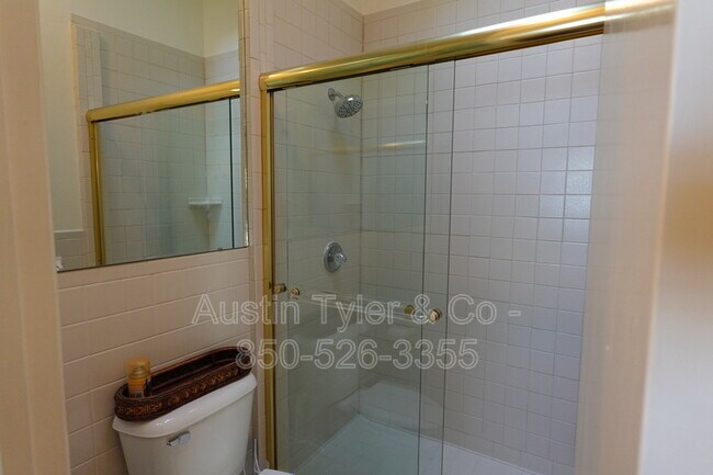 Building Photo - 444 Silver Lake N