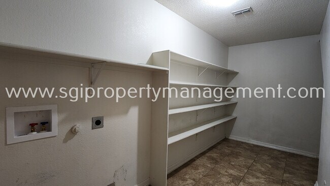 Building Photo - 2604 Bandera Pl