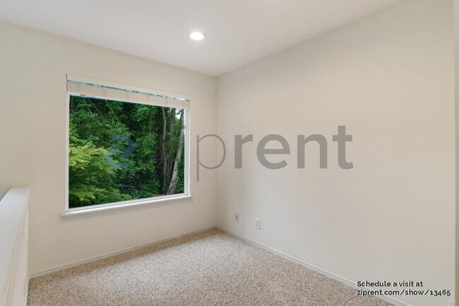 Building Photo - 15150 NE 8th Pl