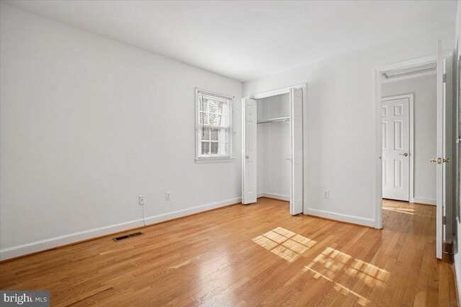 Building Photo - 1221 Forestville Dr