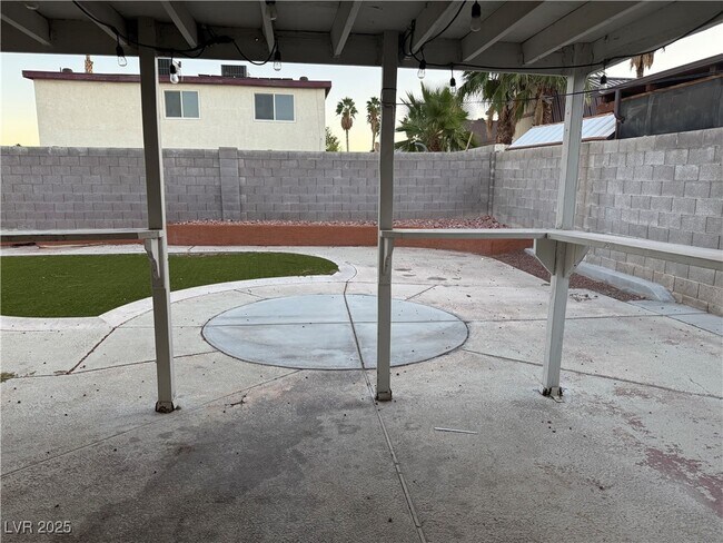 Building Photo - 6997 Acorn Ct