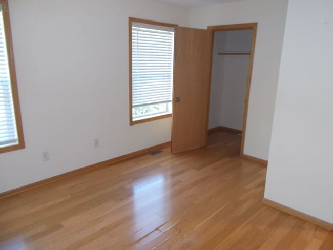 Building Photo - 1020 Stinson St