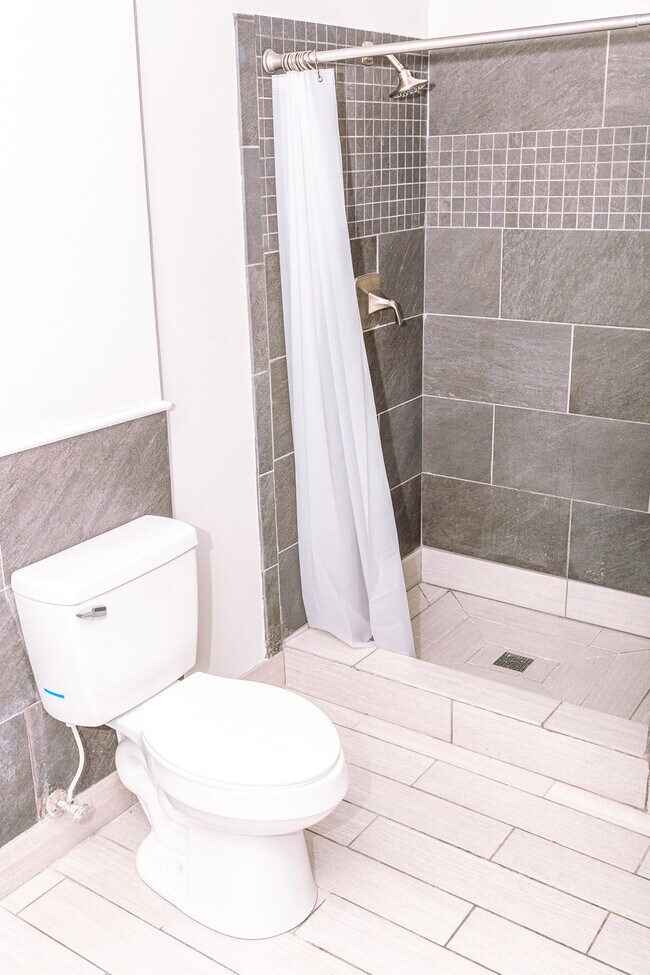 Building Photo - 9808 Emerald Point Dr