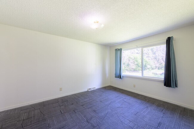 Building Photo - 6124 73rd Ave N
