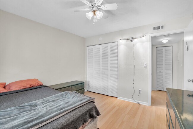 Building Photo - 4640 Chantelle Dr