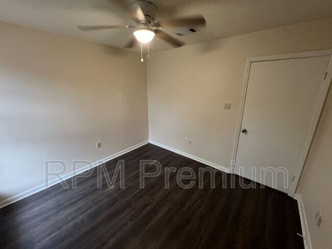 Building Photo - 5268 S Brightside View Dr