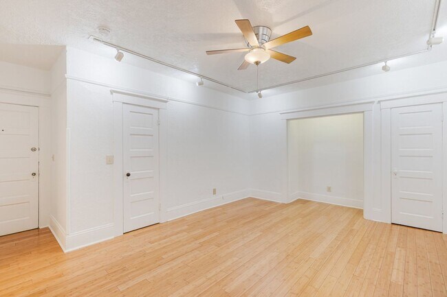 Building Photo - 2066 NW Glisan St