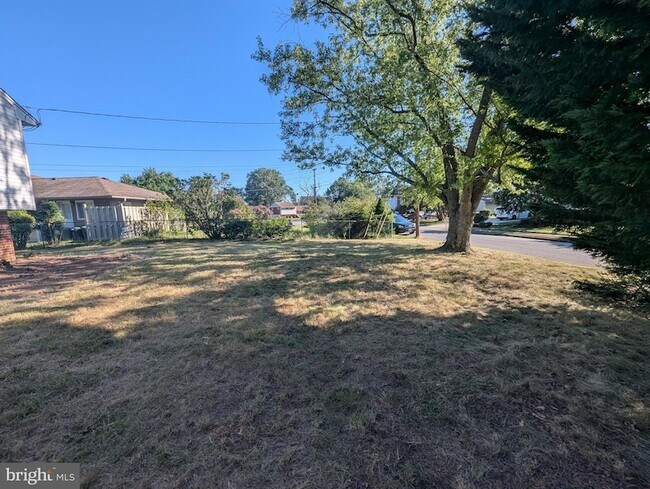 Building Photo - 6327 Willowood Ln