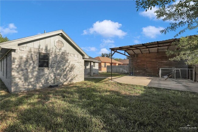 Building Photo - 7538 Camelot Dr