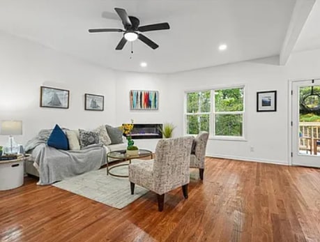 Building Photo - 3925 Pineshore Cir