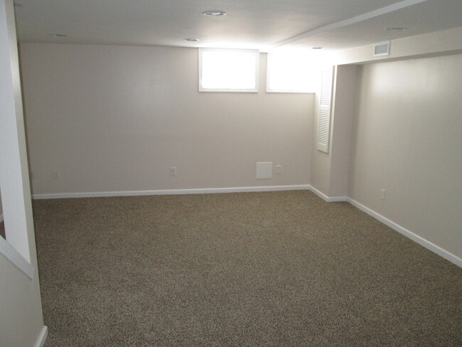 Building Photo - 3BR/2BA Townhome in Dundalk!