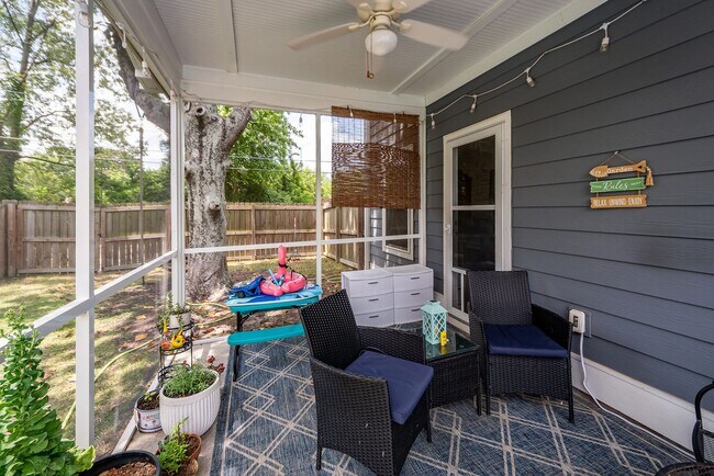 Building Photo - 3 Bedroom 2.5 Bath Single Family Home in F...