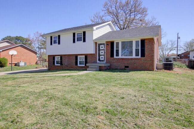 Building Photo - Four Bedroom with Bonus Room and a detache...