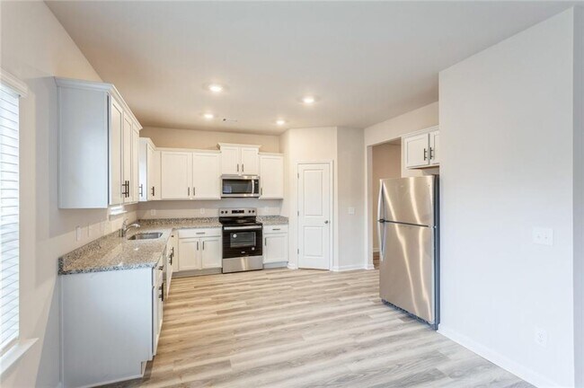 Building Photo - 628 Mackenzie Cv