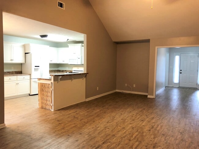 Building Photo - 122 Goudy Ct