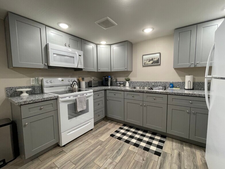 Building Photo - 4561 N Preston Dr