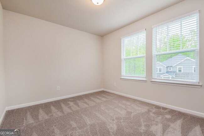 Building Photo - 466 Magnolia Dr