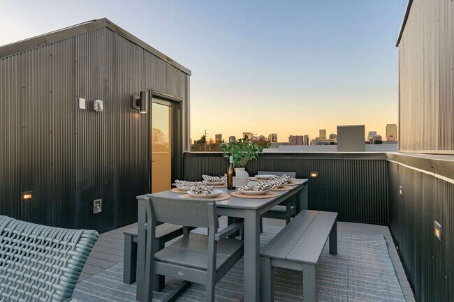 Building Photo - 1117 3rd Ave S