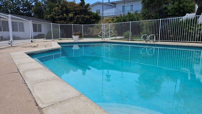 Building Photo - Mid Century Modern - 4 Bedroom Carlton Terrace Pool Home