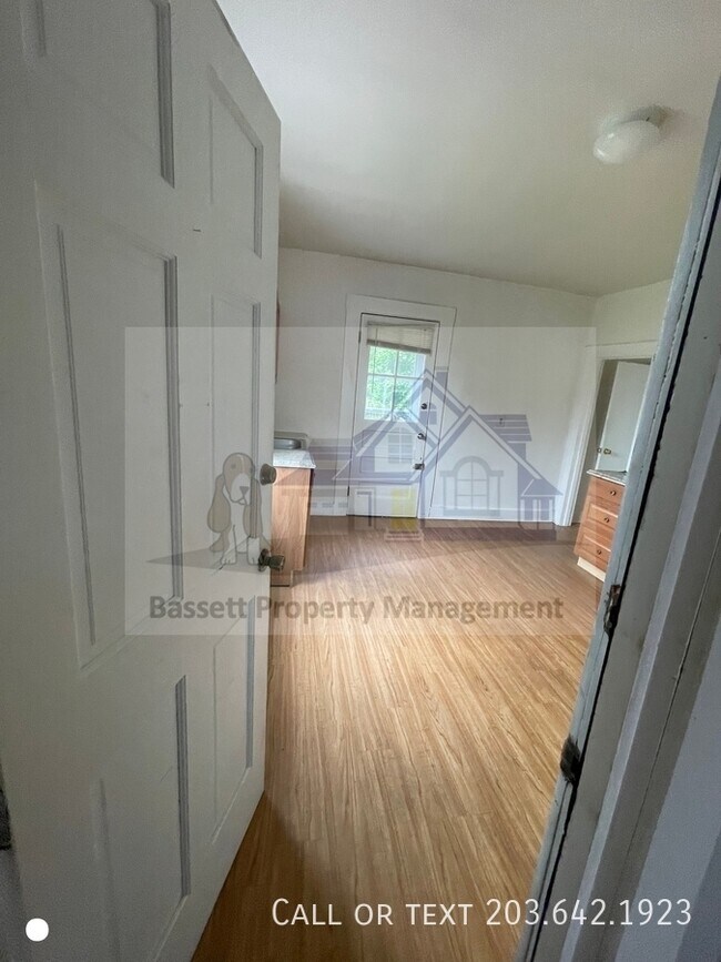 Building Photo - 115 Hubbard Pl
