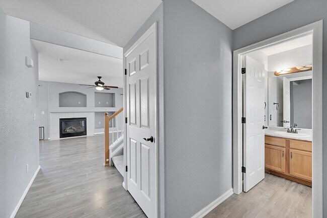 Building Photo - $2,540.95, 4 bed, 3.5 bath Home in Co Springs with Fenced in Yard and Finished Basement!