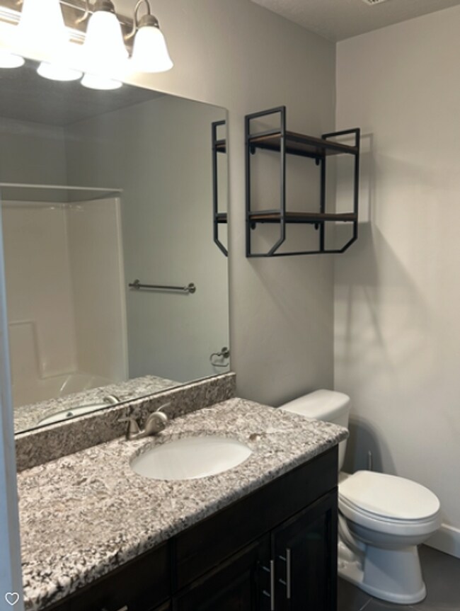 Building Photo - Stylish 3-Bedroom Townhome in Traverse Mou...
