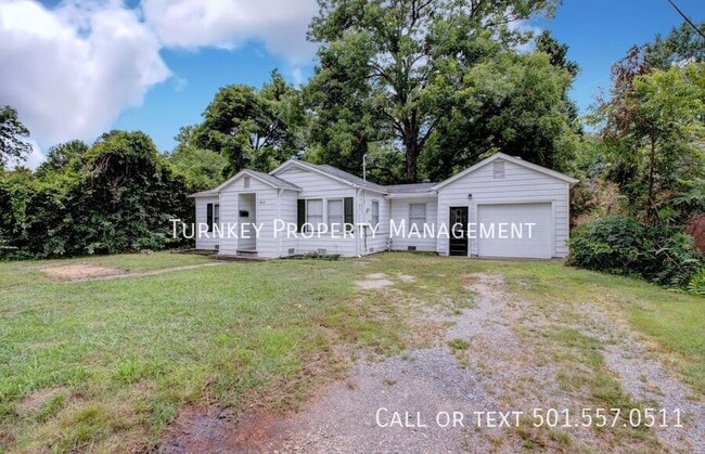 Building Photo - 4904 Lynch Dr