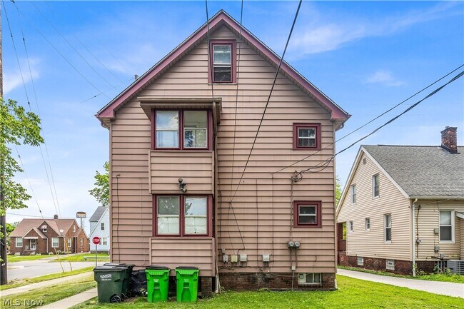 Building Photo - 954 E 239th St