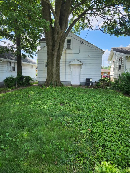 Building Photo - 1805 Gummer Ave