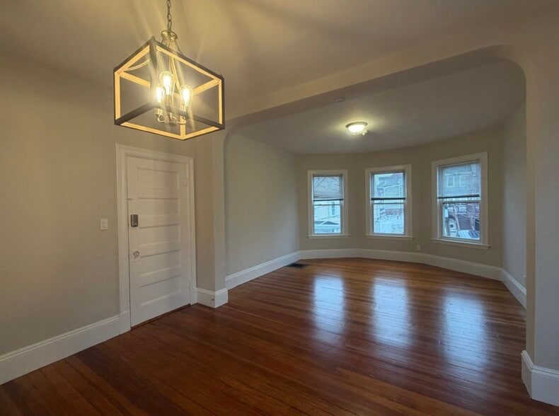 Building Photo - 10 Lambert Ave