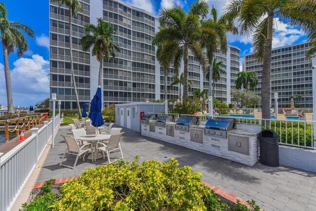 Building Photo - 3300 S Ocean Blvd