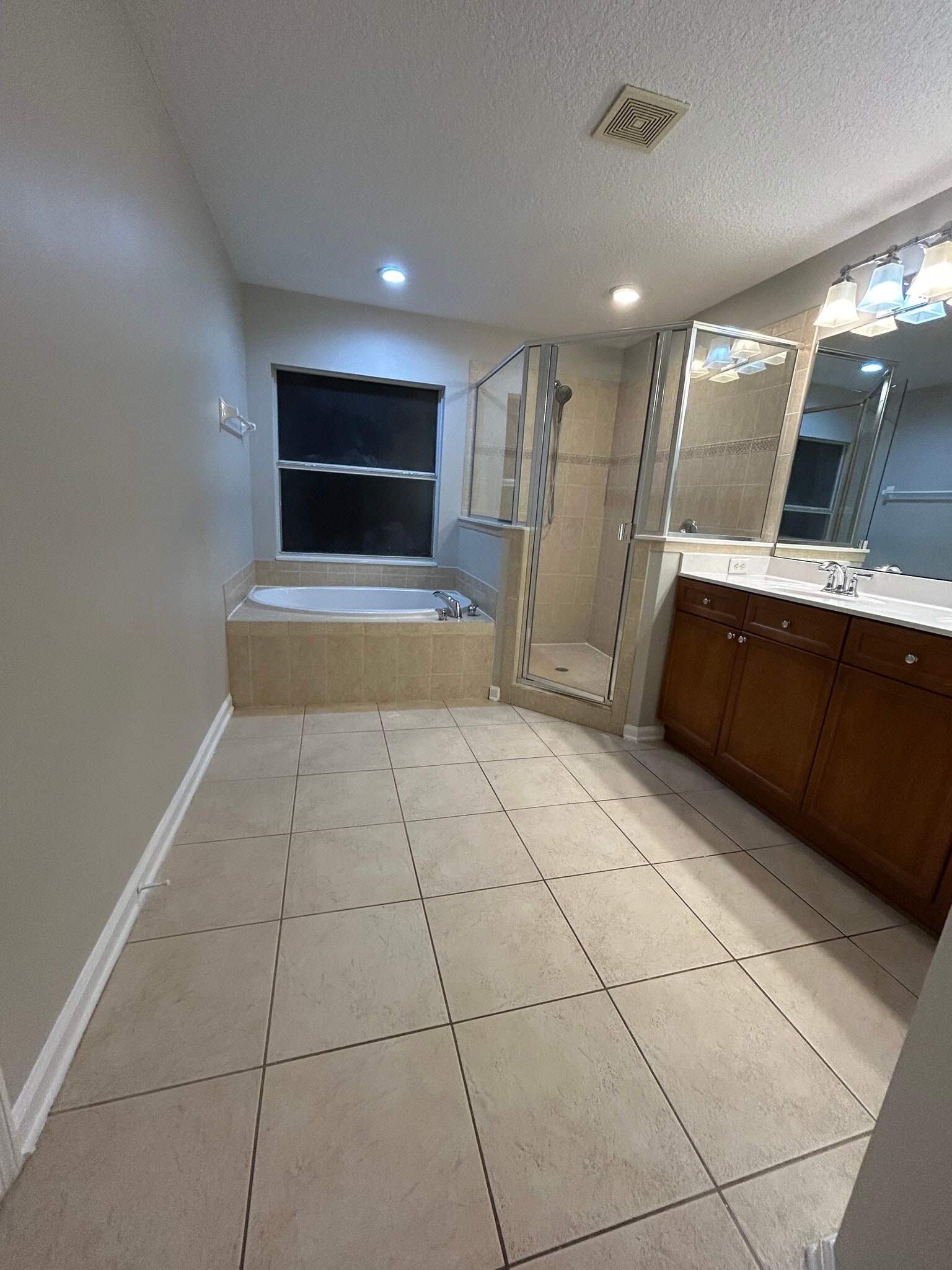 Master bathroom - 269 Porta Rosa Cir