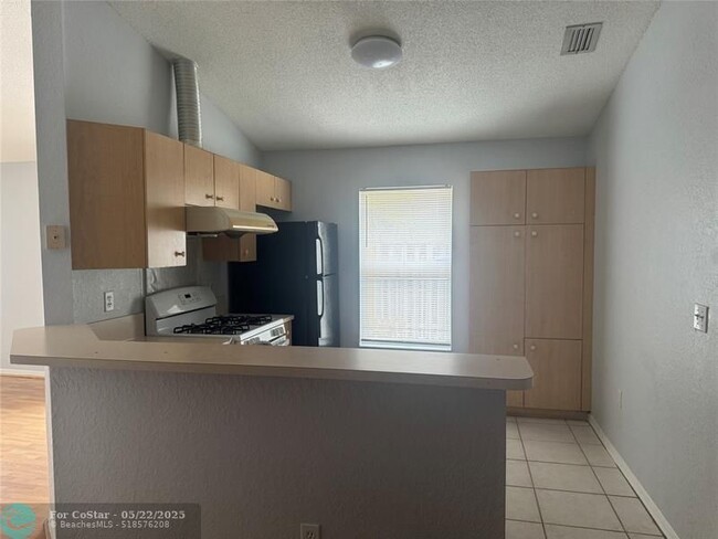Building Photo - 8990 NW 53rd Ct