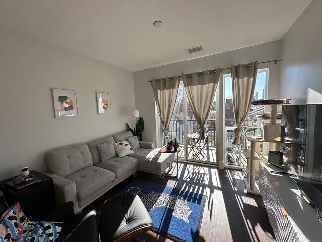 Building Photo - 205 Maverick St