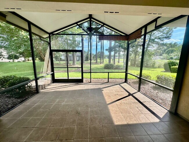 Building Photo - Outstanding Two Bedroom Home in Sun City!