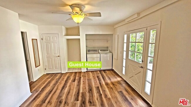 Building Photo - 132 S La Peer Dr