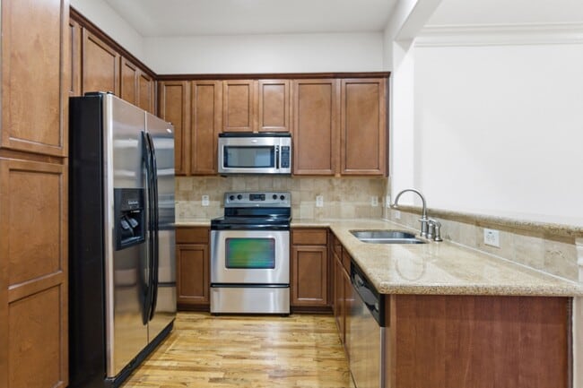 Building Photo - 1303 Sherwood Point Ln