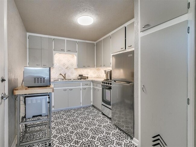 Building Photo - 1223 Monnett Ave