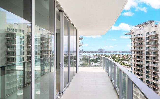 Building Photo - 3100 N Ocean Dr