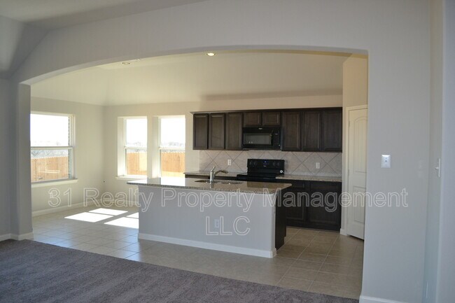 Building Photo - 5090 Royal Springs Dr
